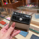 [Croc pattern x French calf] <br>mini snap wallet<br>color: black x taupe