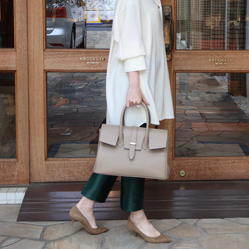 [Shrink leather]<br>Voyage M bag<br>color: Tope