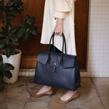 [Shrink leather]<br>Voyage L bag<br>color: navy