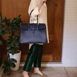 [Shrink leather]<br>Voyage L bag<br>color: navy