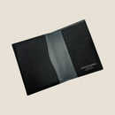 [フレンチカーフ] <br>内盛りパスポートケース<br>color：ブラック