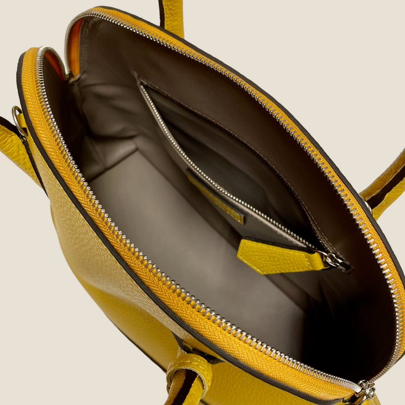 [Shrink leather] <br> Round shoulder <br> Color: Yellow