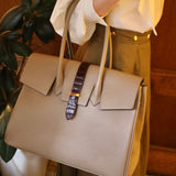 [Shrink leather x croco pattern leather]<br>Voyage L bag<br>color: taupe