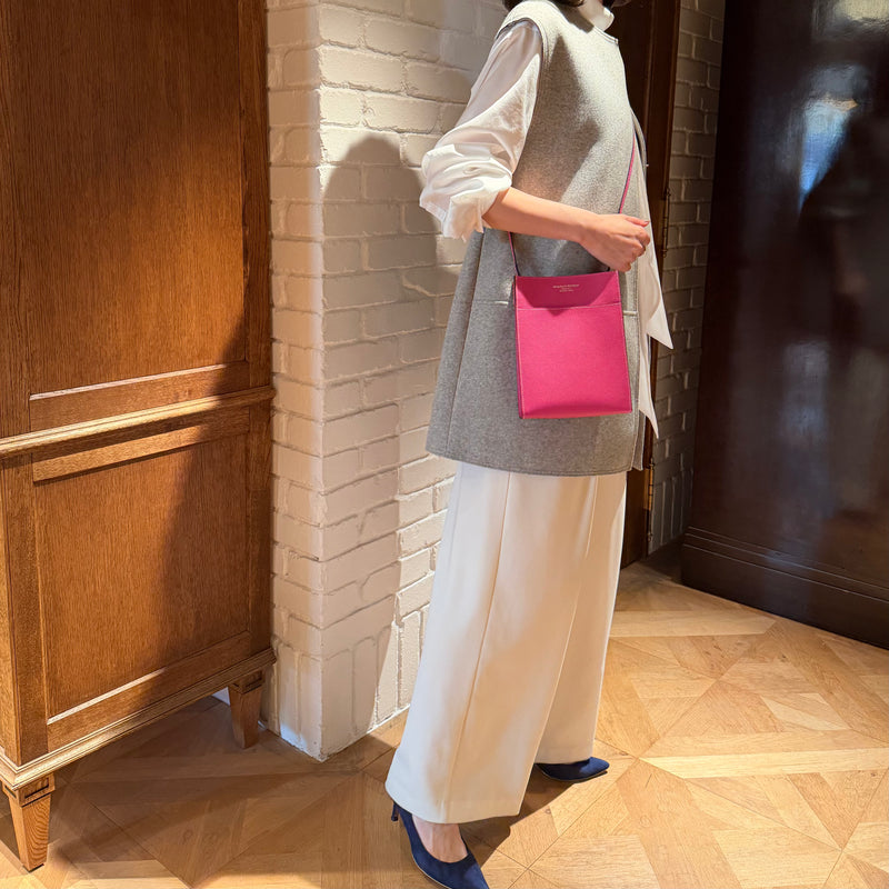 [フレンチカーフ]<br>ボックスサコッシュL<br>color：マゼンタピンク