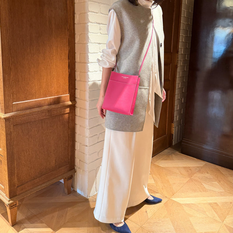 [フレンチカーフ]<br>ボックスサコッシュL<br>color：マゼンタピンク