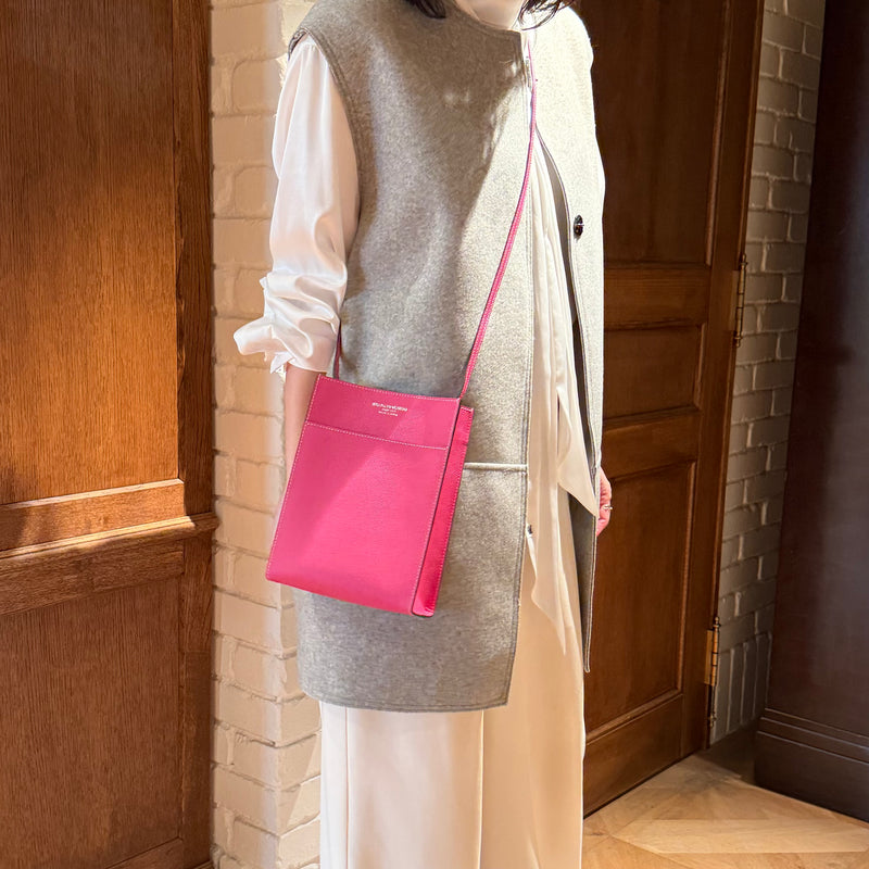 [フレンチカーフ]<br>ボックスサコッシュL<br>color：マゼンタピンク