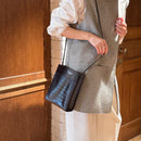 [クロコパターン]<br>ボックスサコッシュL<br>color：ネイビー