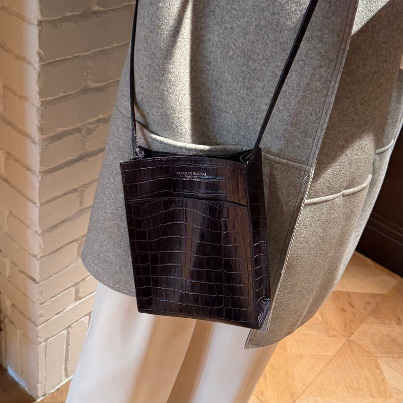 [クロコパターン]<br>ボックスサコッシュL<br>color：ネイビー