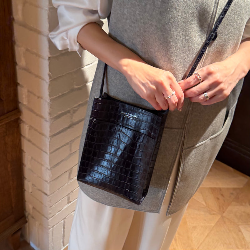 [クロコパターン]<br>ボックスサコッシュL<br>color：ネイビー