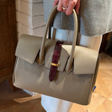 [Shrink leather x croco pattern leather]<br>Voyage M bag<br>color: taupe