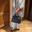 [シュリンクレザー]<br>ヴォヤージュMバッグ<br>color：ネイビー