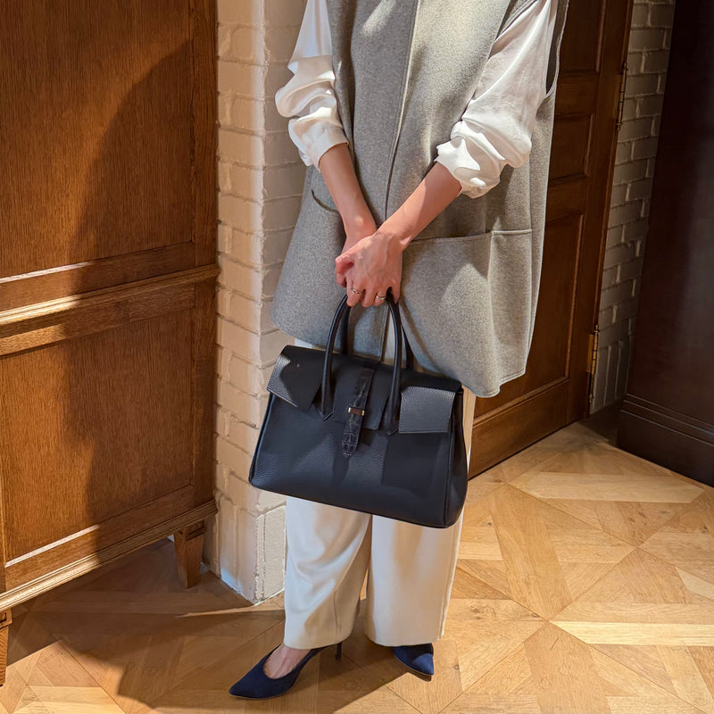 [シュリンクレザー]<br>ヴォヤージュMバッグ<br>color：ネイビー