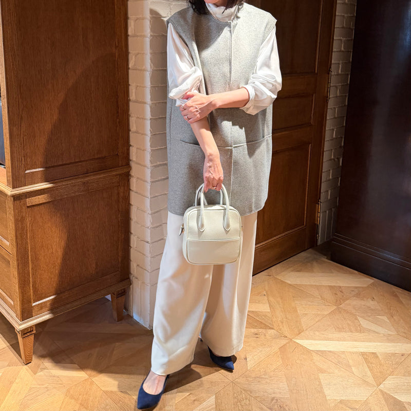 [シュリンクレザー]<br>ポストマンミニショルダー<br>color：ホワイト