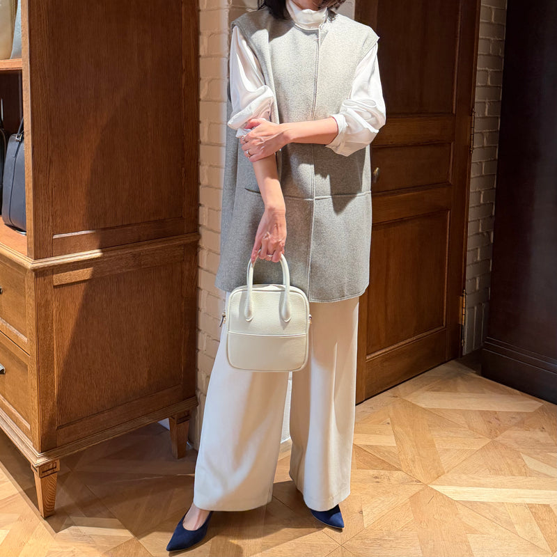 [シュリンクレザー]<br>ポストマンミニショルダー<br>color：ホワイト