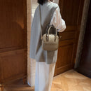 [Shrink leather]<br>Postman mini shoulder<br>color: Tope