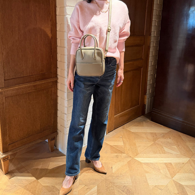 [Shrink leather]<br>Postman mini shoulder<br>color: Tope