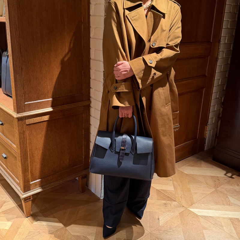 [シュリンクレザー]<br>ヴォヤージュMバッグ<br>color：ネイビー