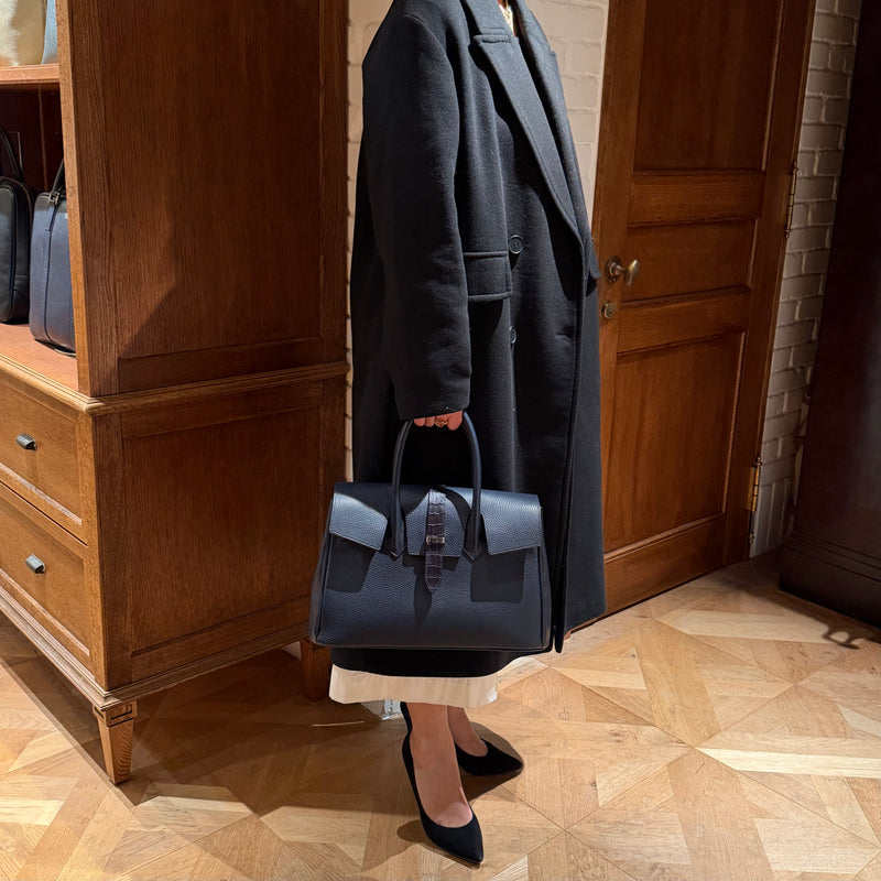 [シュリンクレザー]<br>ヴォヤージュMバッグ<br>color：ネイビー