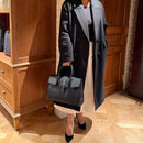 [Shrink leather]<br>Voyage M bag<br>color: Black