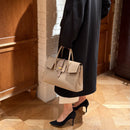 [トリヨンラグーン×クロコダイル]<br>ヴォヤージュMバッグ<br>color：トープ×トープ