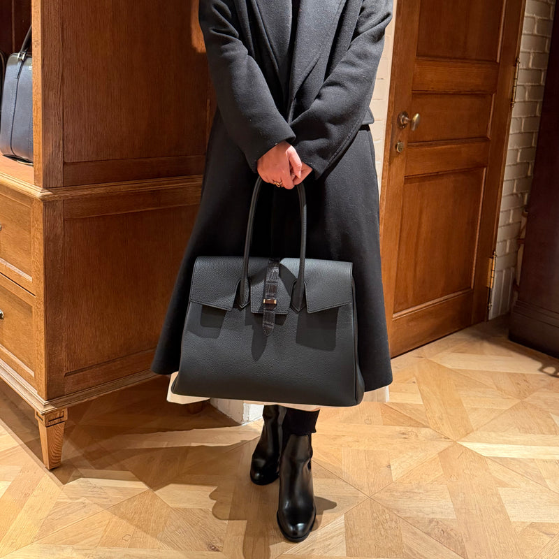 [トリヨンラグーン×クロコダイル]<br>ヴォヤージュLバッグ<br>color：ブラック