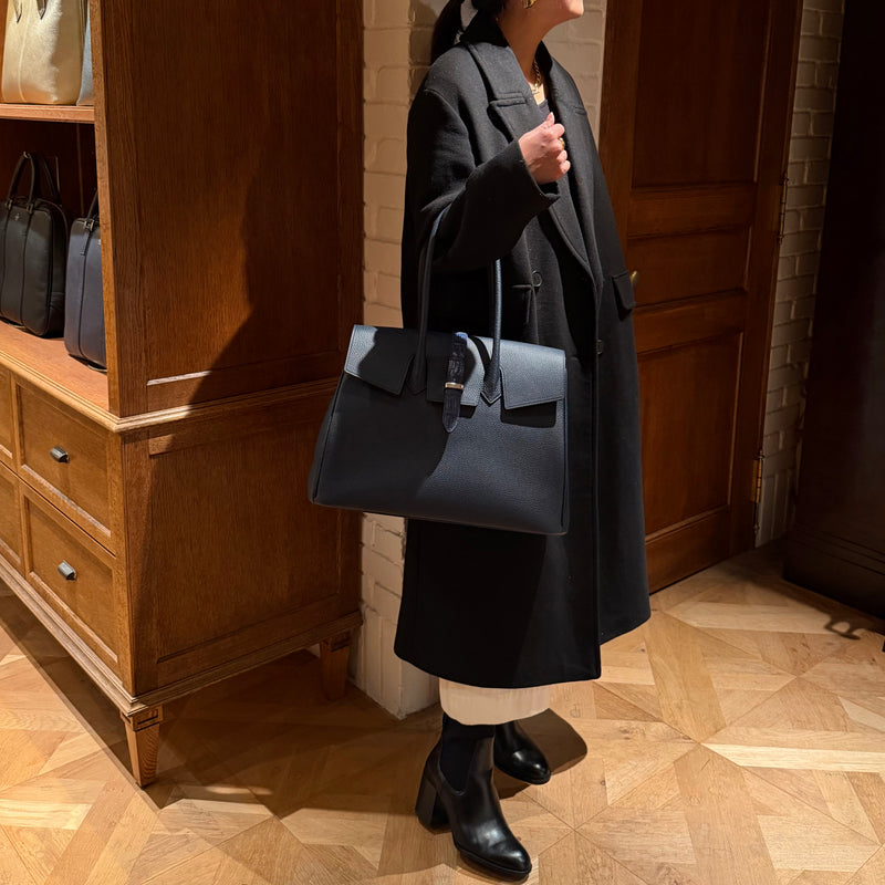 [トリヨンラグーン×クロコダイル]<br>ヴォヤージュLバッグ<br>color：ネイビー