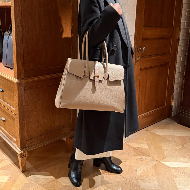 [トリヨンラグーン×クロコダイル]<br>ヴォヤージュLバッグ<br>color：トープ×トープ