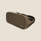 [Taurillon Lagoon x Crocodile]<br>Voyage M bag<br>color: taupe x taupe
