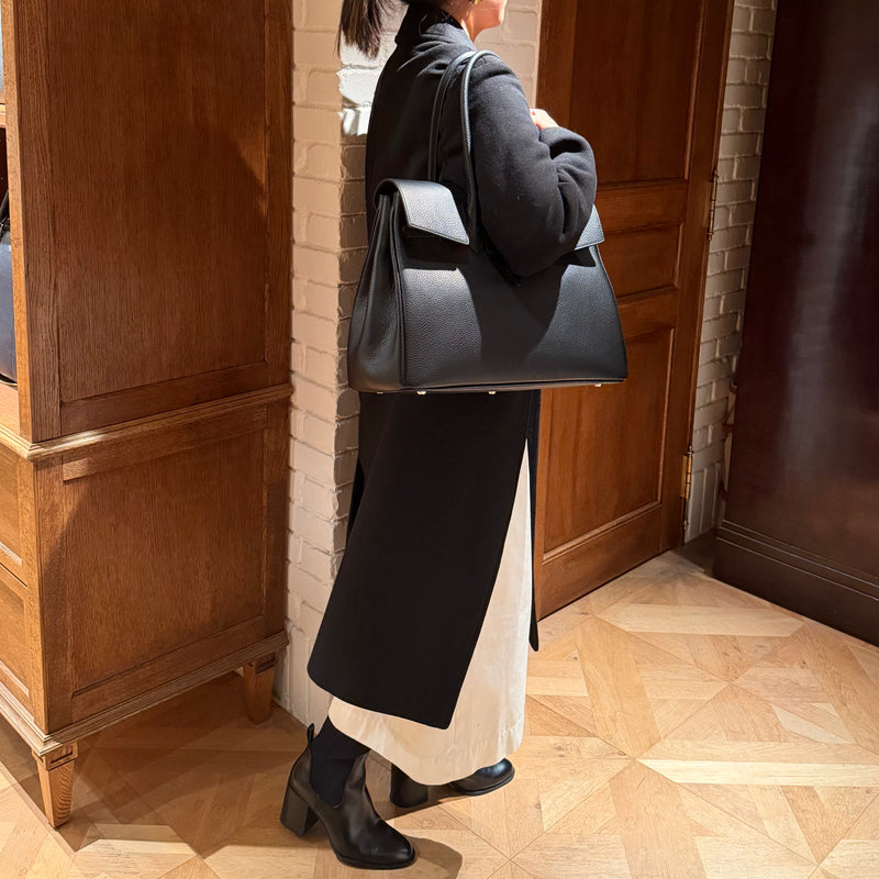 [シュリンクレザー]<br>ヴォヤージュLバッグ<br>color：ブラック