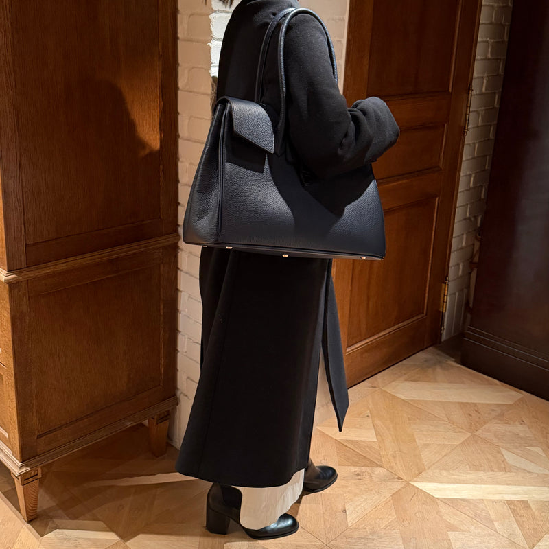 [シュリンクレザー]<br>ヴォヤージュLバッグ<br>color：ネイビー