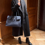 [Shrink leather]<br>Voyage L bag<br>color: navy