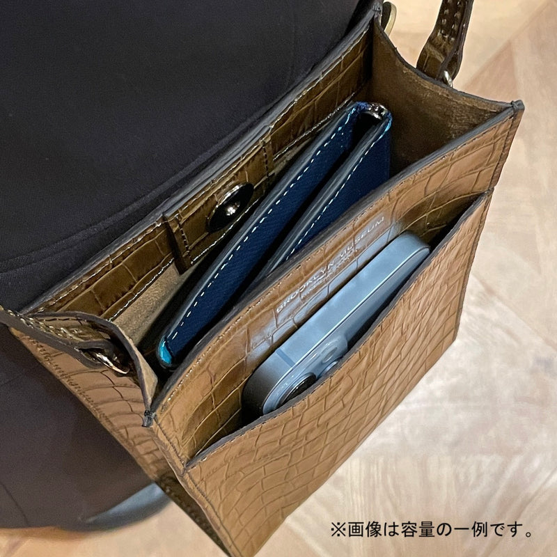 [Croco pattern leather]<br>Box sakosh<br>color: Khaki