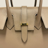 [Shrink leather]<br>Voyage M bag<br>color: taupe
