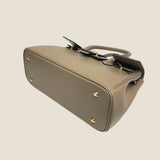 [Shrink leather]<br>Voyage M bag<br>color: taupe