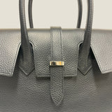 [Shrink leather]<br>Voyage M bag<br>color: black