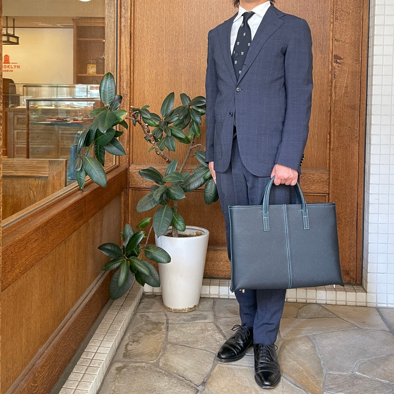 [French calf] <br>Belsy tote bag<br>color: Navy