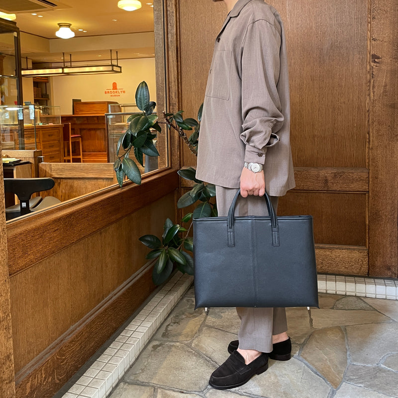 [French calf] <br>Belsy tote bag<br>color: Black