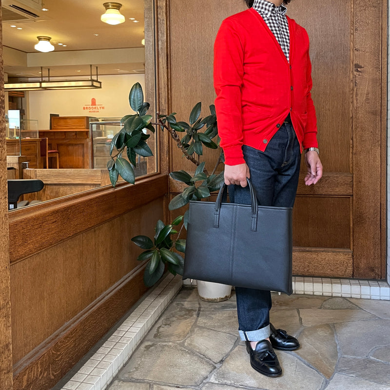 [French calf] <br>Belsy tote bag<br>color: Black