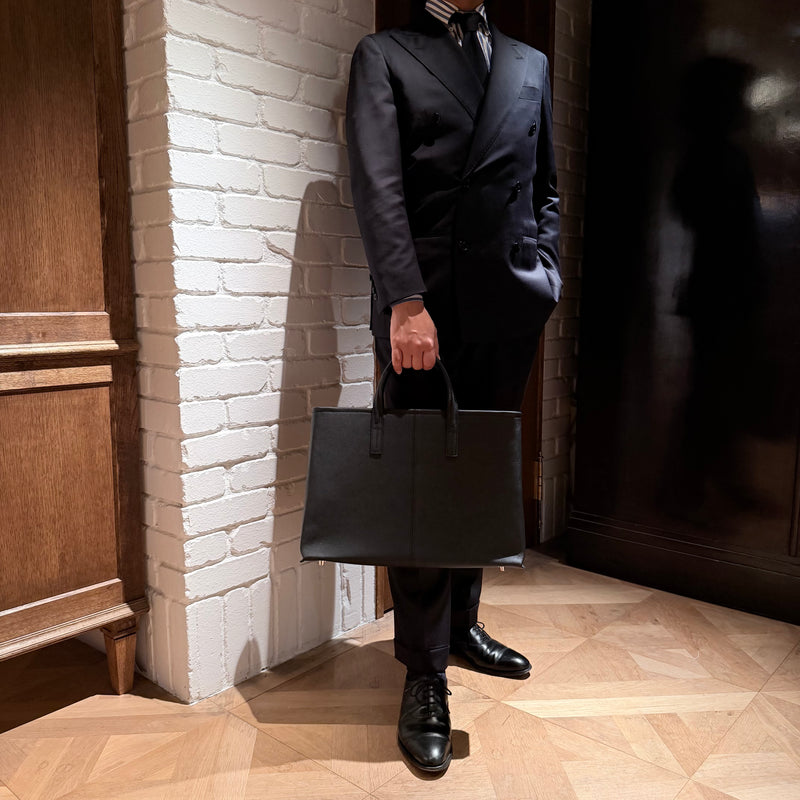 [French calf] <br>Belsy tote bag<br>color: Black