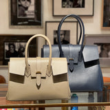 [Shrink leather]<br>Voyage M bag<br>color: taupe