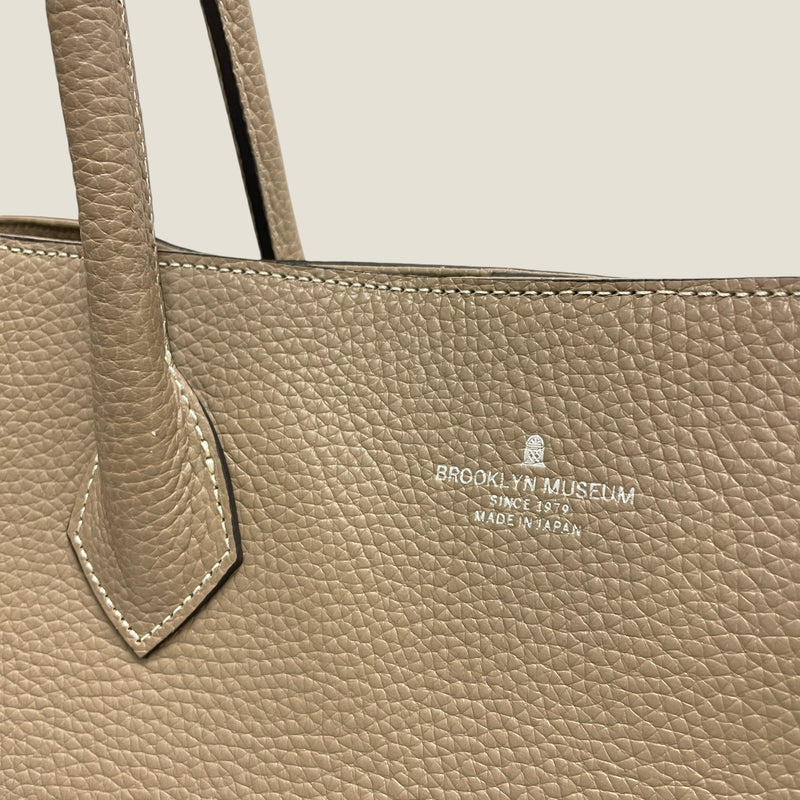 [Shrink leather]<br>Tutitot bag<br>color: Tope<br>[Scheduled to arrive in mid -January 2025]