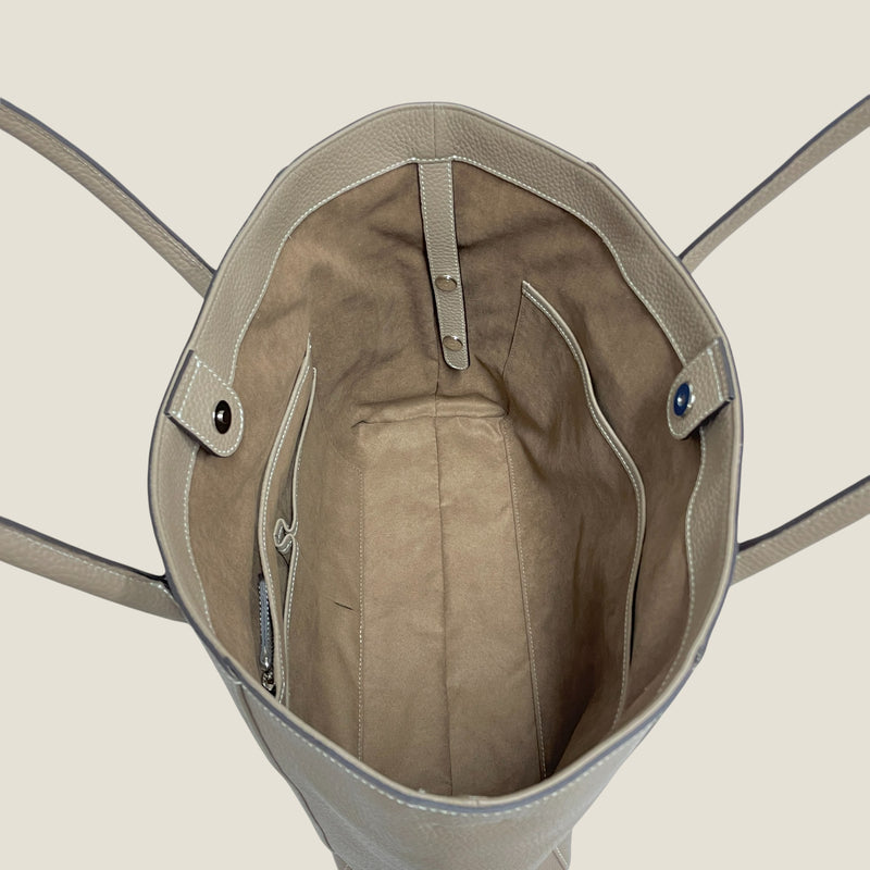 [Shrink leather]<br>Tutitot bag<br>color: Tope<br>[Scheduled to arrive in mid -January 2025]