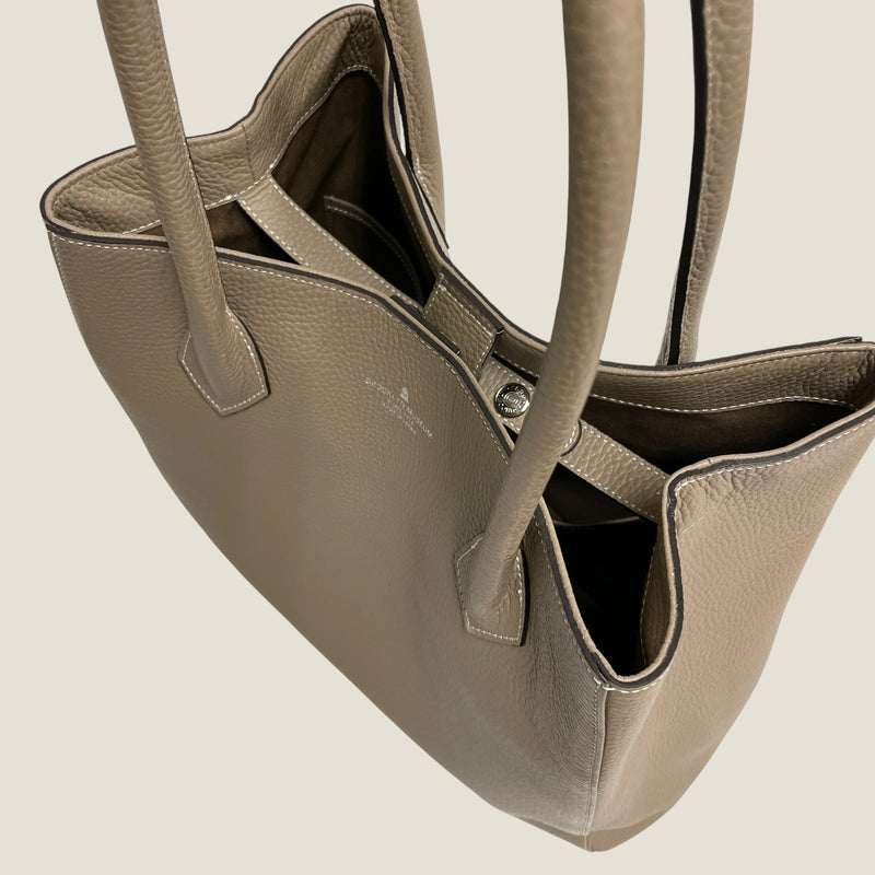 [Shrink leather]<br>Tutitot bag<br>color: Tope<br>[Scheduled to arrive in mid -January 2025]
