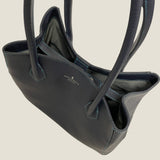 [Shrink leather]<br>tuti tote bag<br>color: navy