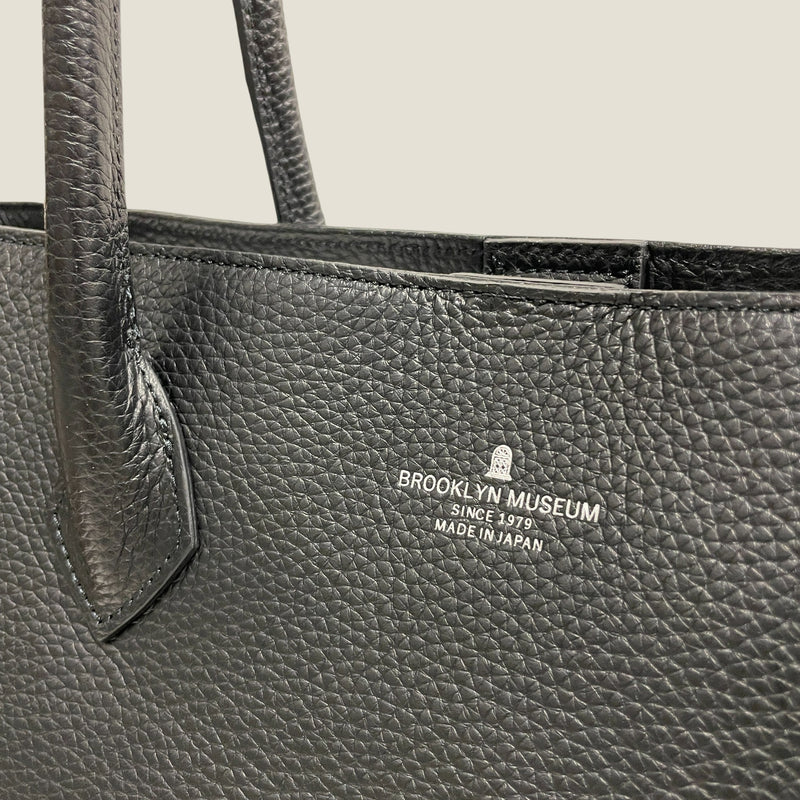 [シュリンクレザー]<br>トゥティトートバッグ<br>color：ブラック<br>【９月下旬入荷予定】