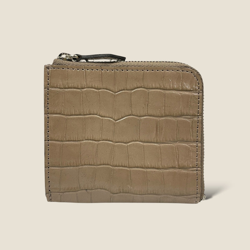 [クロコパターンレザー] <br>ハーフLジップウォレット<br> color：トープ