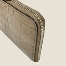 [クロコパターンレザー] <br>ハーフLジップウォレット<br> color：トープ