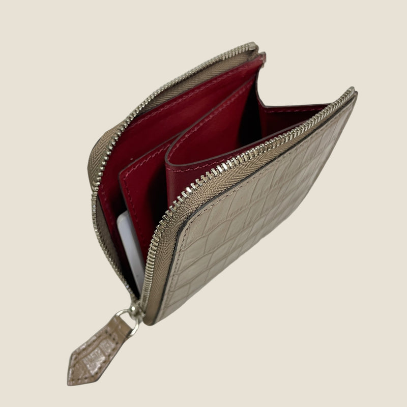 [クロコパターンレザー] <br>ハーフLジップウォレット<br> color：トープ