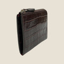 [クロコパターンレザー] <br>ハーフLジップウォレット<br> color：ダークブラウン