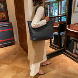 [Shrink leather]<br>tuti tote bag<br>color: navy